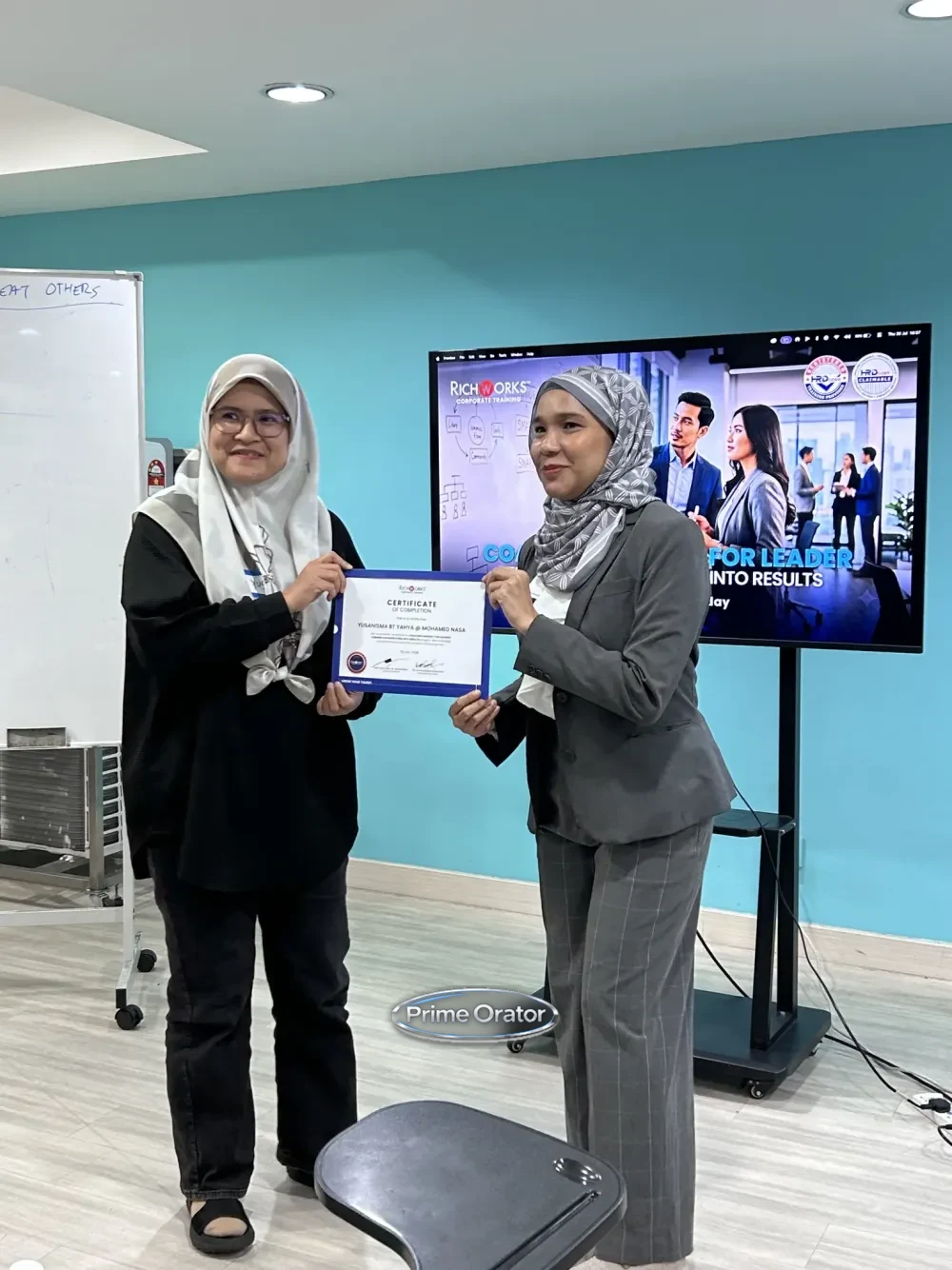 Trainer presenting a certificate of completion to a participant after a Coaching Mindset for Leaders session